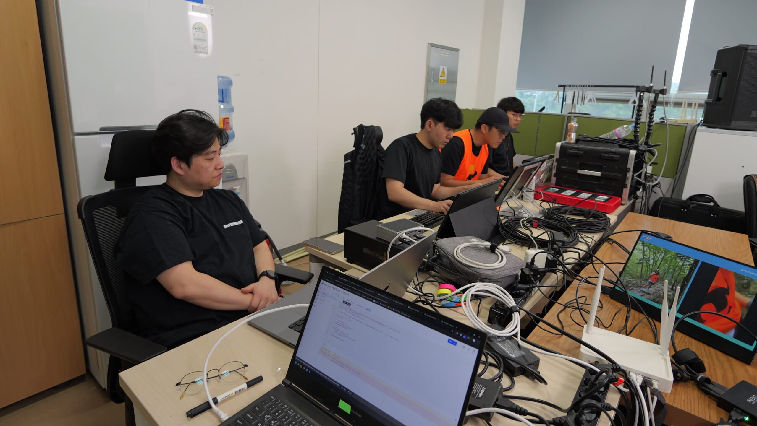 중계팀 현장 모니터링