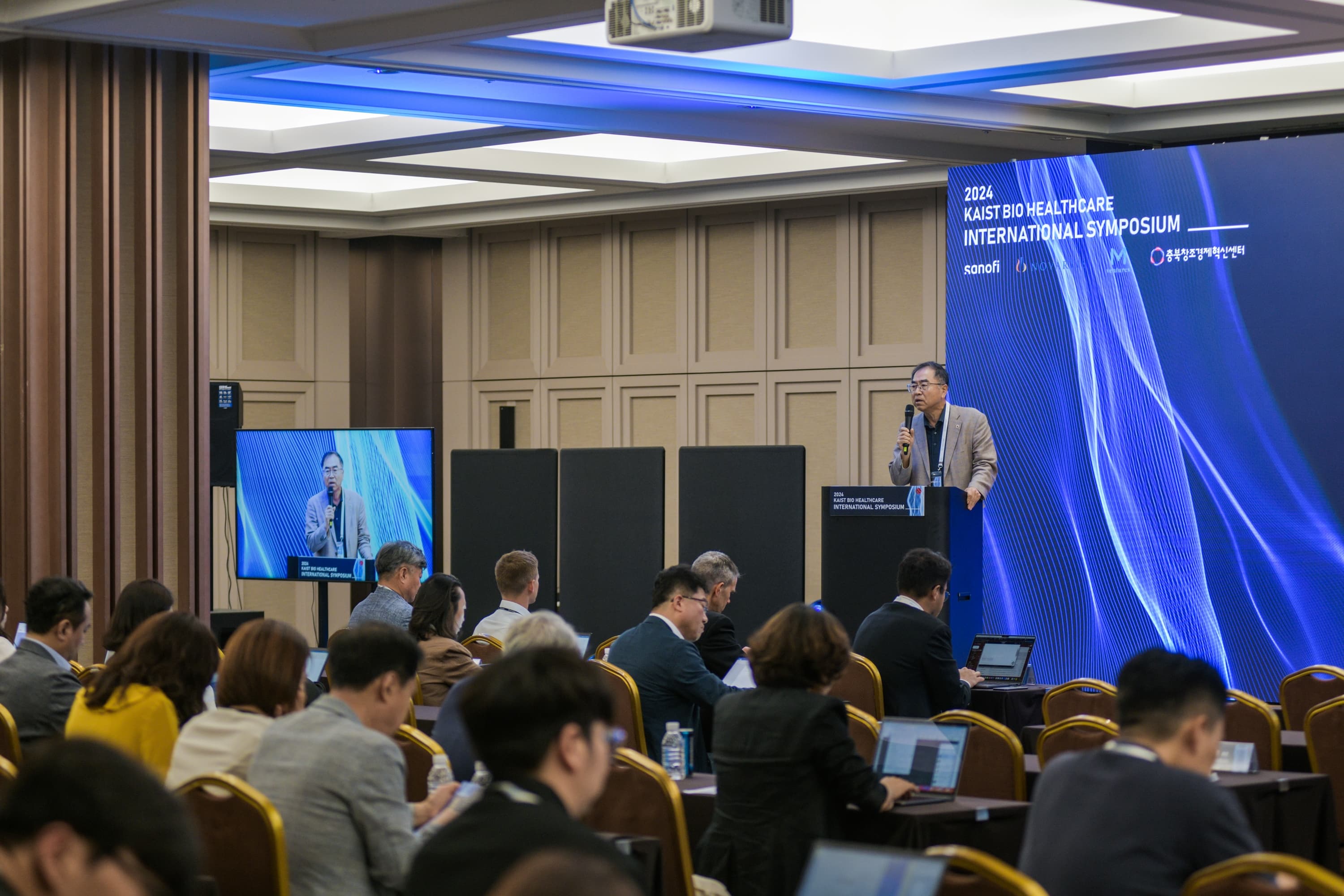 무대 발표 듀얼 스크린