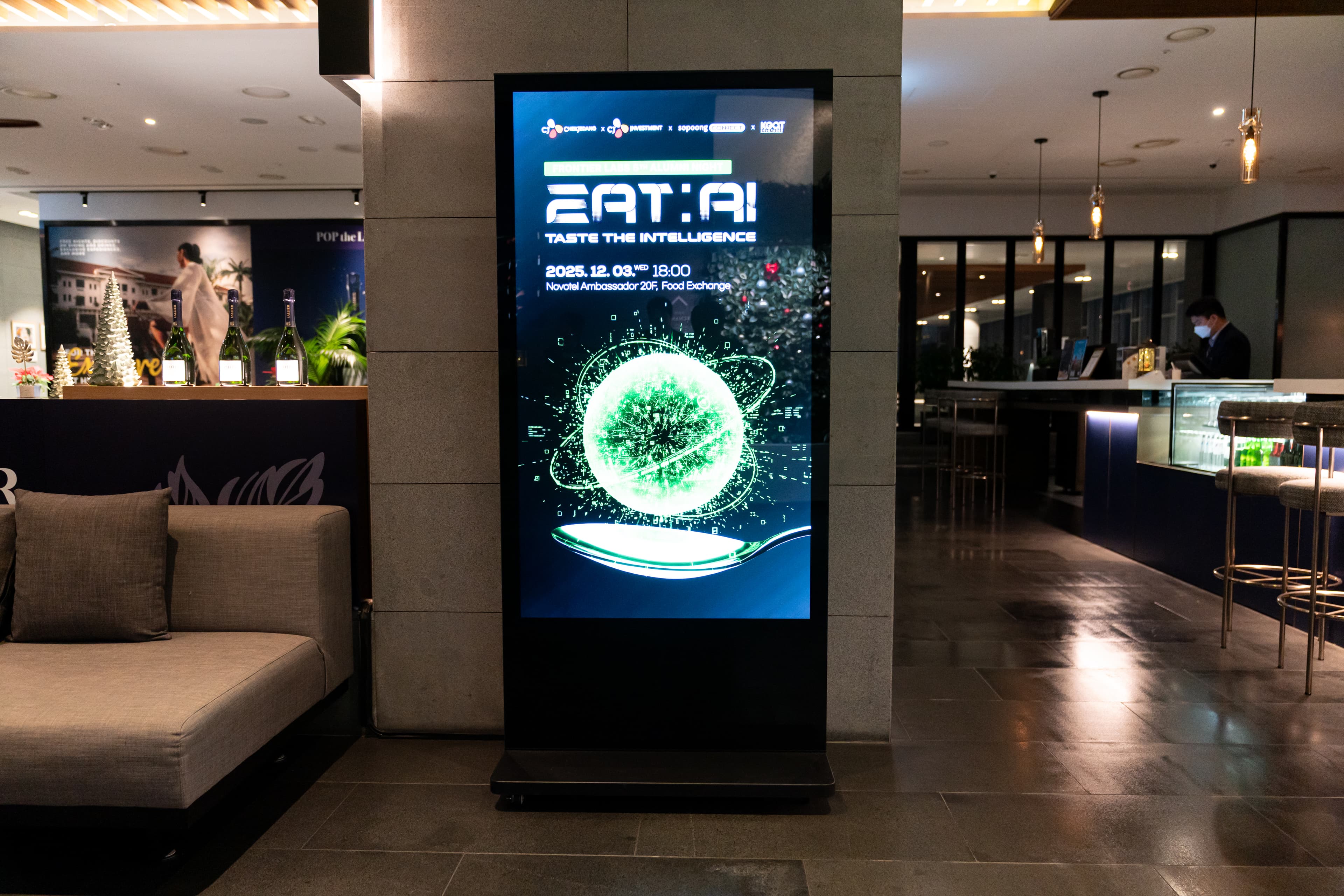 노보텔 로비 디지털사이니지 09