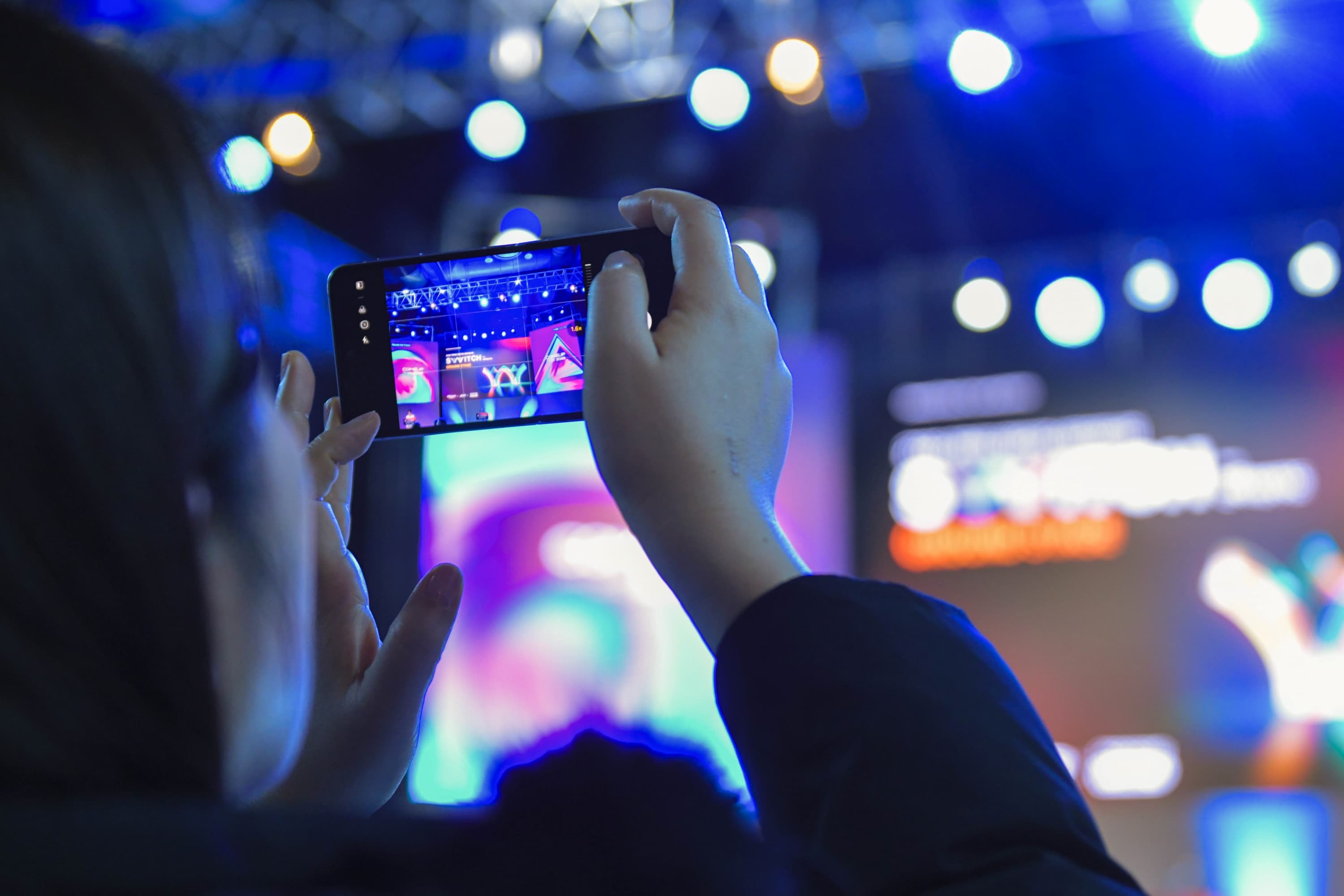 관객 스마트폰촬영 무대 13