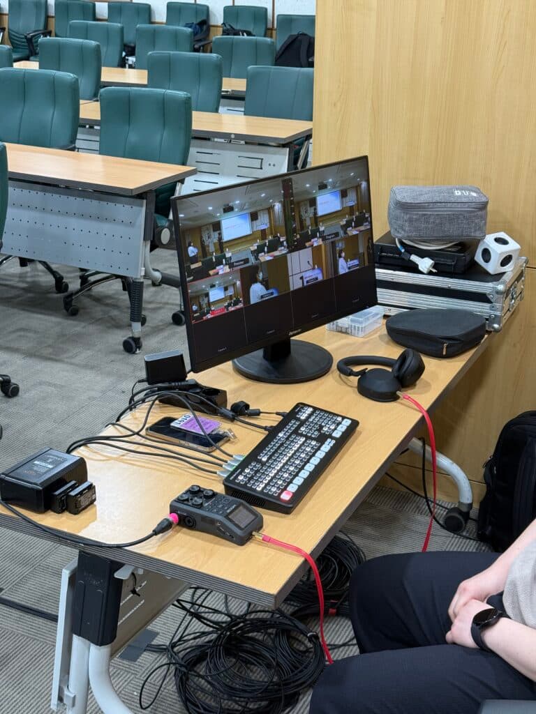 실시간 모니터링 스위처 데스크