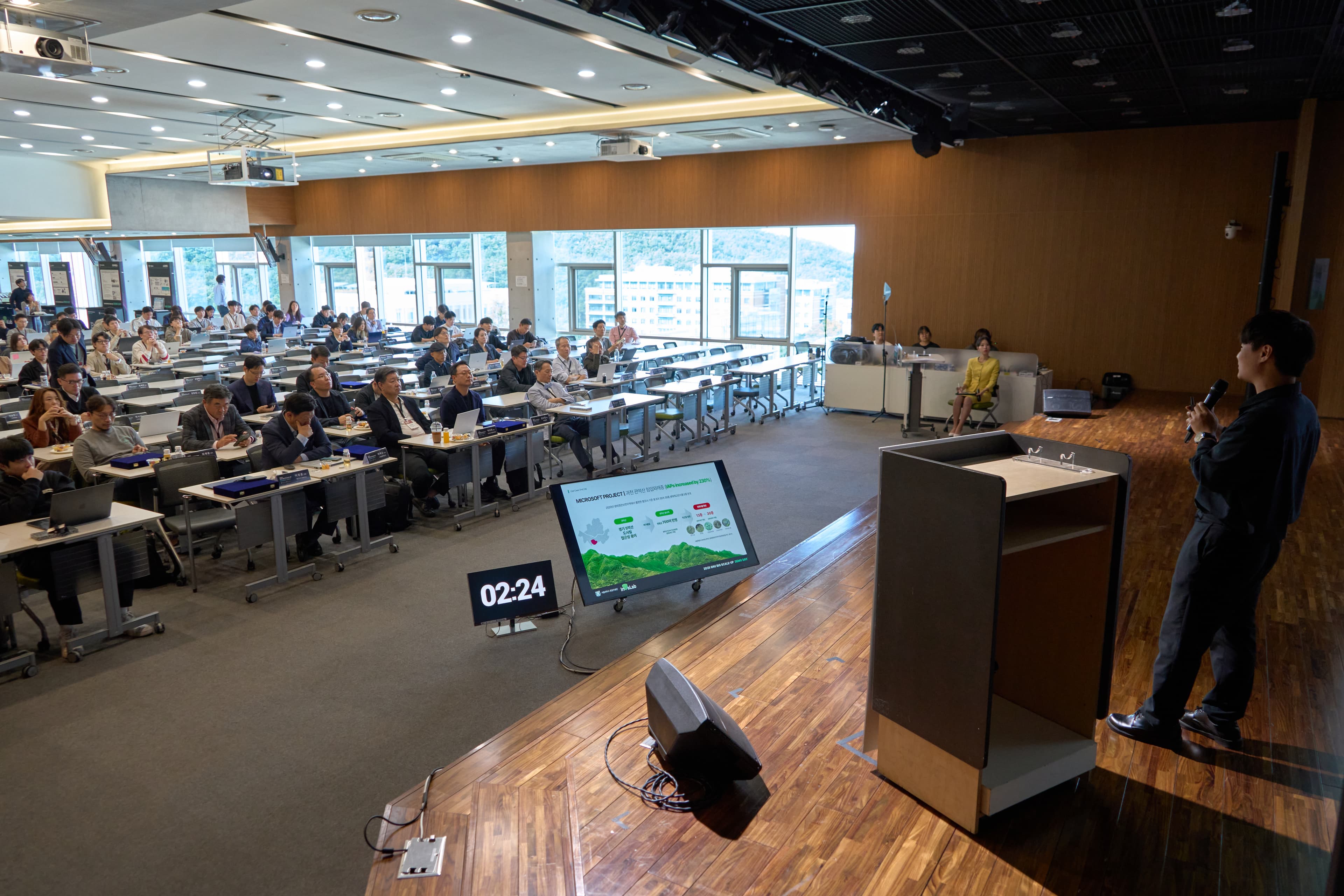 강당 전체전경 발표중 11