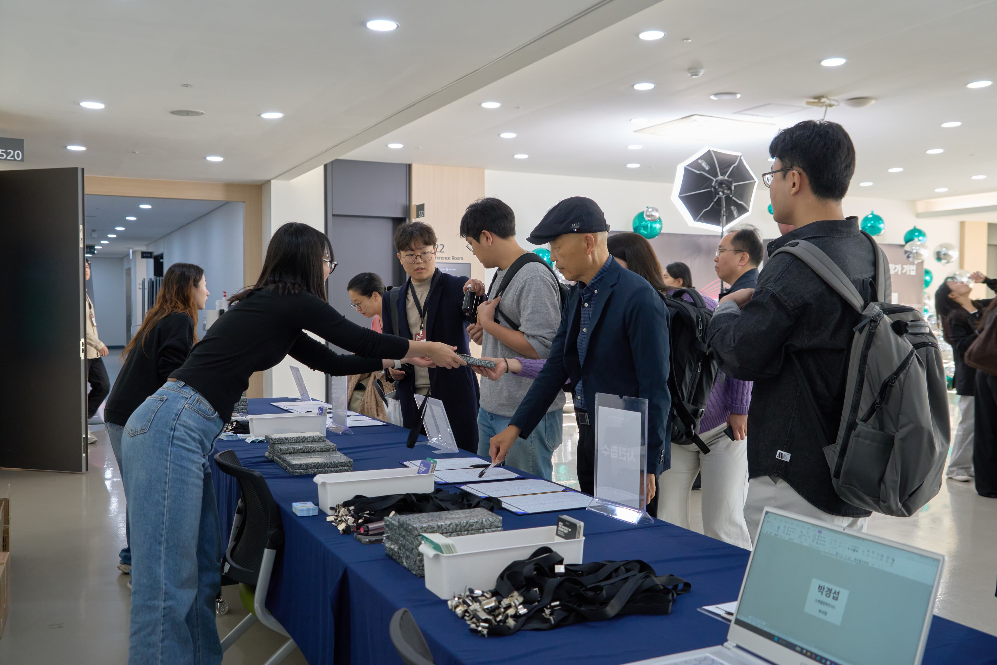 참가자 접수데스크 01